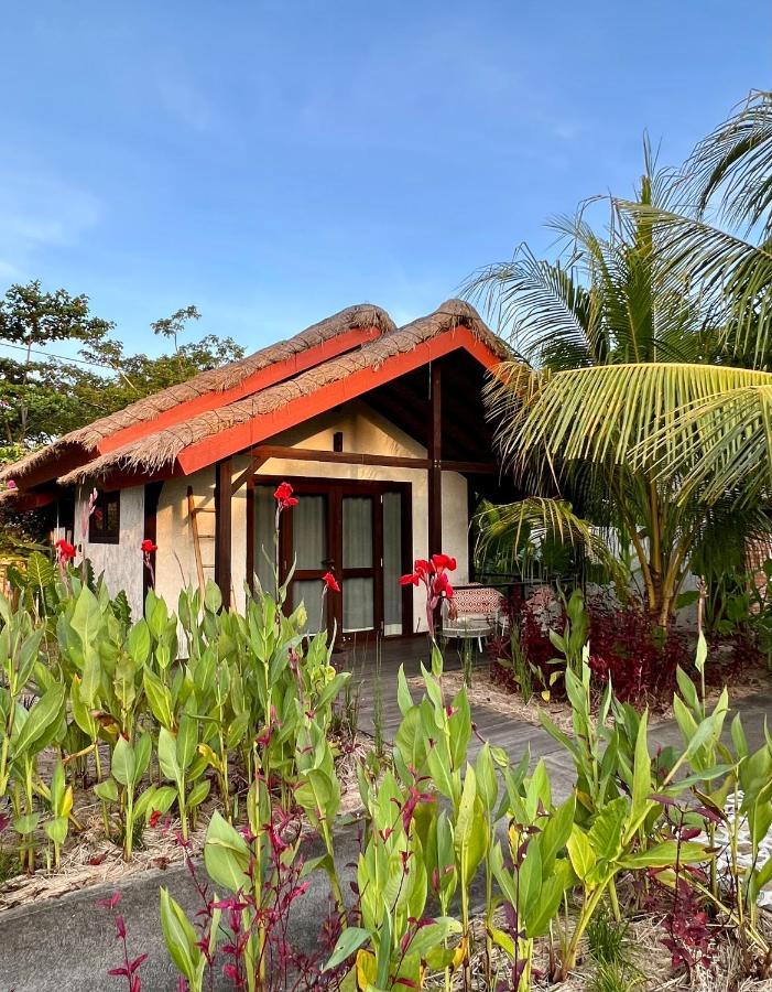 Burudika Bungalows Selong Belanak Exteriör bild